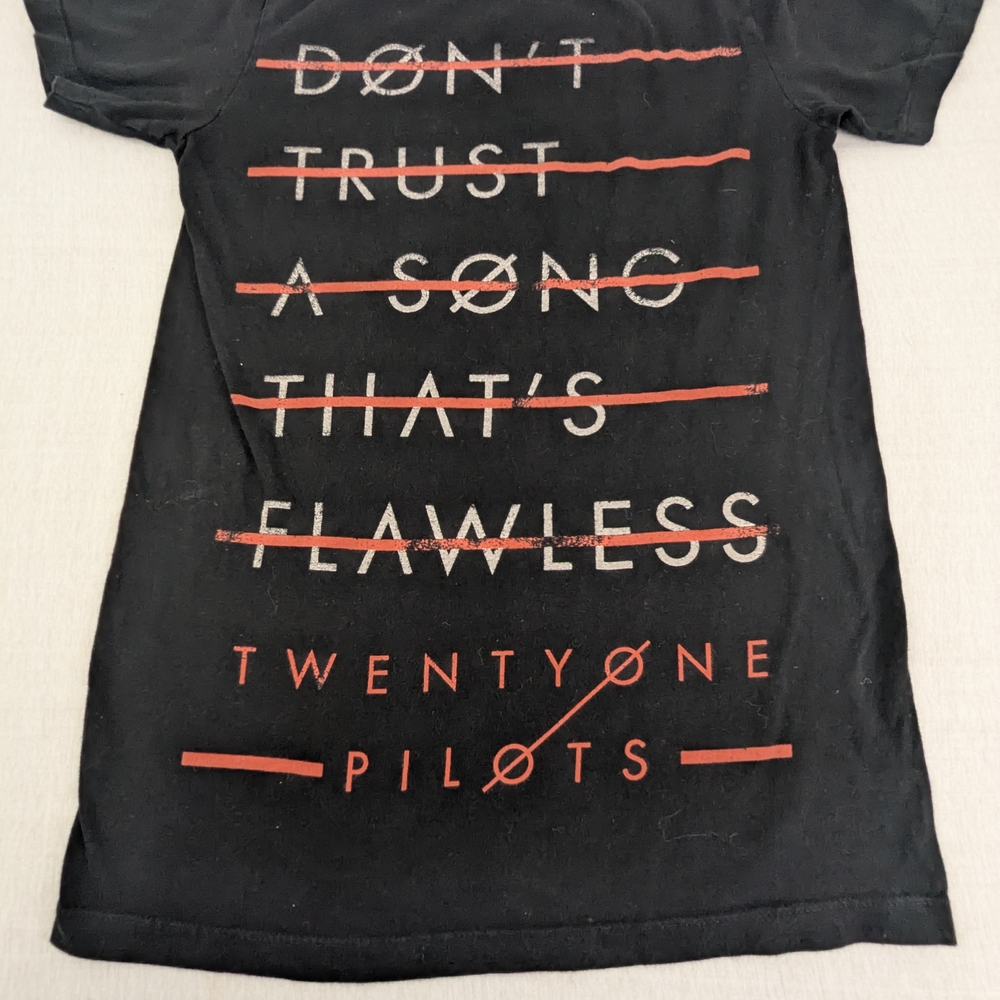 Twenty One Pilots Don't Trust A Song Ding That's Flawless Small